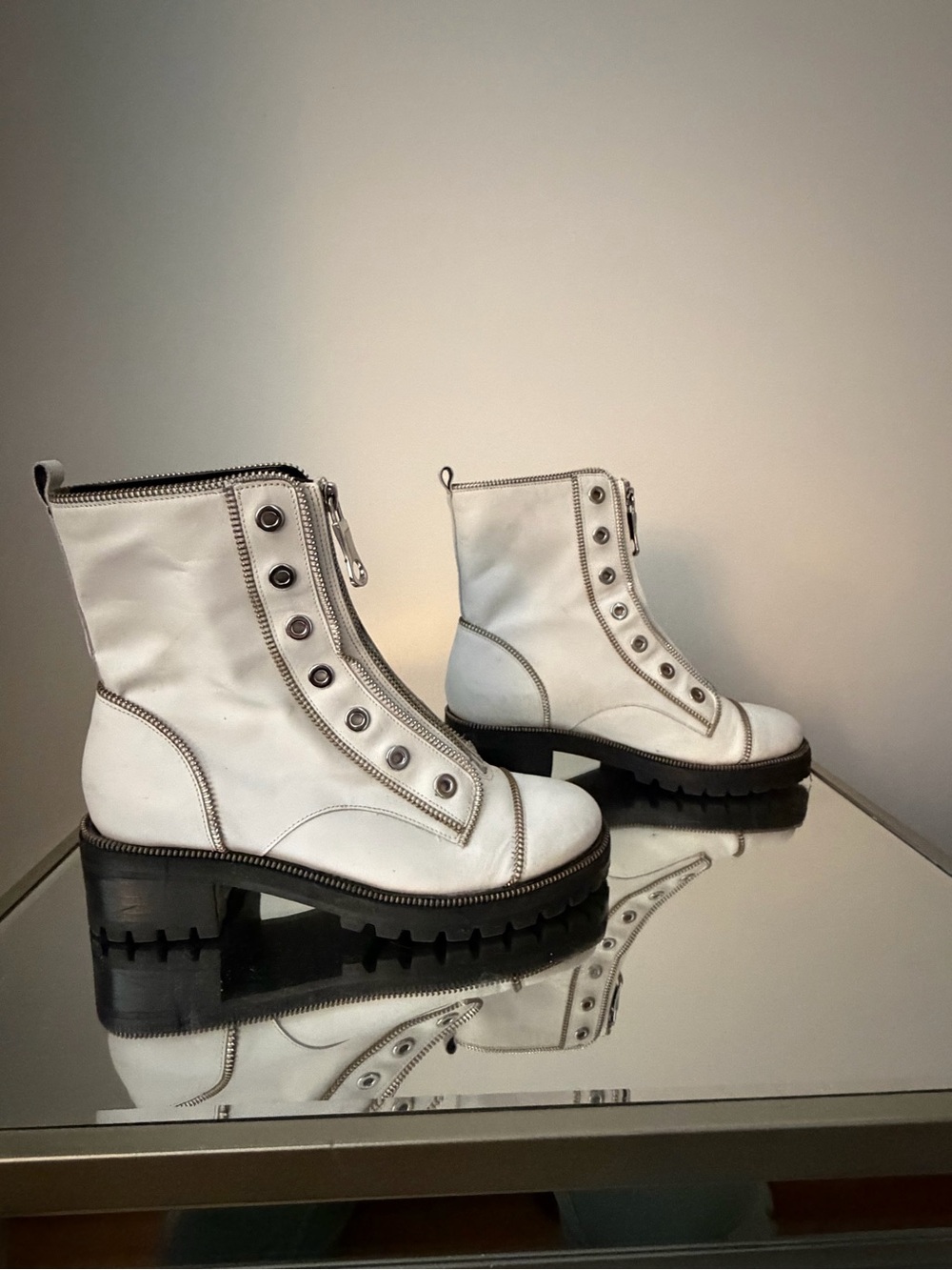 SCHUTZ WHITE LEATHER ZIPPER ACCENT ANNMARIE COMBAT ANKLE BOOTS 7B